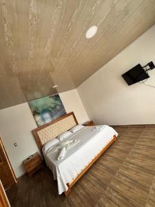 TV a/nebo společenská místnost v ubytování HOTEL BAHÍA PINORROA