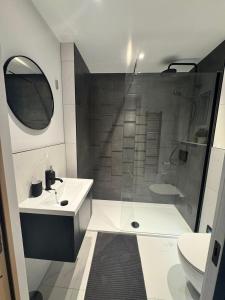 Koupelna v ubytování Luxury 2-Bed Penthouse ,Reef Manor,Walk to Beach