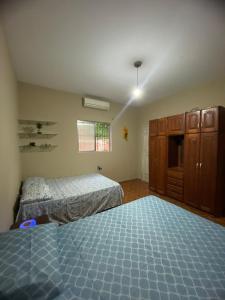 Giường trong phòng chung tại Casa com 3 suites para alugar, casa completo ou suite