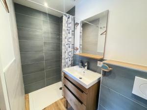 a small bathroom with a sink and a mirror at Kervel et Lokorn in Locronan +13 photos