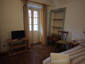 a bedroom with a bed and a tv on a table at Cascina Montalbano in Rosignano Monferrato