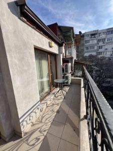 En balkon eller terrasse på PARENSOV- Luxury Apartment- RED SQUARE