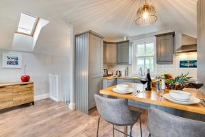 Køkken eller tekøkken på 1 Bed in Fowey oc-p00802 + 12 billeder