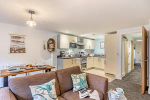 Køkken eller tekøkken på 2 Bed in Fowey oc-p00715