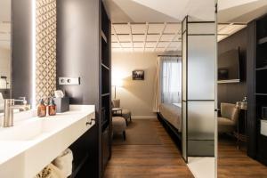 Nhà bếp/bếp nhỏ tại Yurbban Ramblas Boutique Hotel +62 ảnh