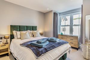 En eller flere senge i et værelse på 3 Bed in Fowey oc-p29280