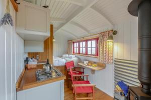 Køkken eller tekøkken på 1 Bed in Cowling oc-s30772 + 38 billeder