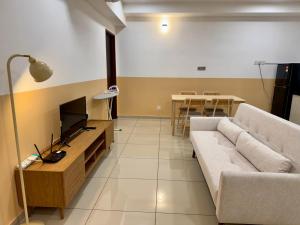 TV a/nebo společenská místnost v ubytování MUUJI Lodge-Juru Sentral Icon City