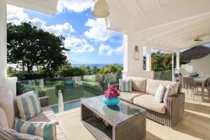 Khu vực ghế ngồi tại Royal Villa 2 villa