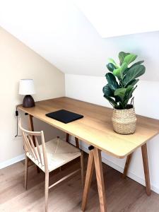 Fotografie z fotogalerie ubytování La Mansarde - Appartement cosy de 2 chambres v destinaci Montluçon