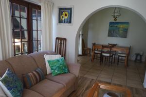 Et opholdsområde på Peak Village Lodge + 19 billeder