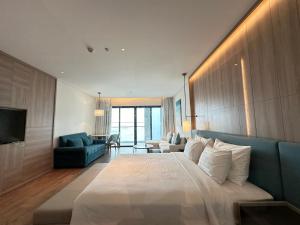 Postel nebo postele na pokoji v ubytování À La Carte Hạ Long Teri Apartment