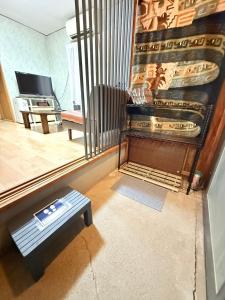 Et tv og/eller underholdning på Okayama Urban Peach