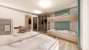 una camera con 2 letti e un armadio di Hostel Maria Alm a Maria Alm am Steinernen Meer