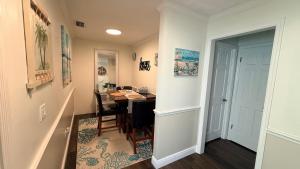 a small dining room with a table and chairs at The little Manatee Retreat in Orlando