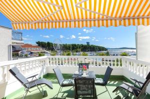 Udsigt til en flod der løber i nærheden af lejligheden