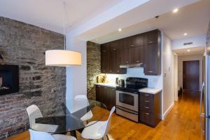 Кухня або міні-кухня у Les Immeubles Charlevoix - Le 1173