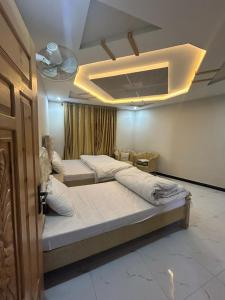 Postel nebo postele na pokoji v ubytování Murree Hotel Askari Lodges