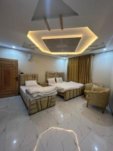 Postel nebo postele na pokoji v ubytování Murree Hotel Askari Lodges