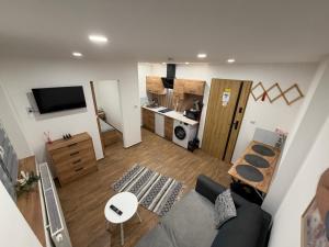 an overhead view of a living room with a couch at ApartmentsByMatyrafa-XIV in Tarnowskie Góry