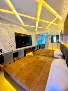 En eller flere senge i et værelse på Shore Residences