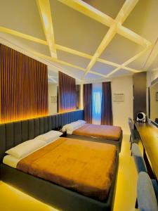 En eller flere senge i et værelse på Shore Residences