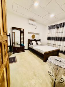 Postel nebo postele na pokoji v ubytování 11 11 Weligama + 33 fotografií