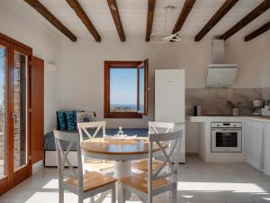 Køkken eller tekøkken på Folegandros Moniasma Serenity - Livadaki Sunny Gem + 17 billeder