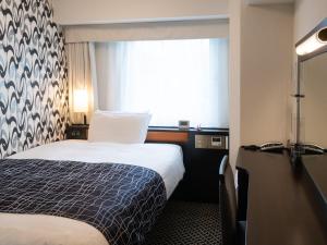 a hotel room with a bed and a window at APA Hotel Nihombashi Bakurocho Ekikita in Tokyo +34 photos