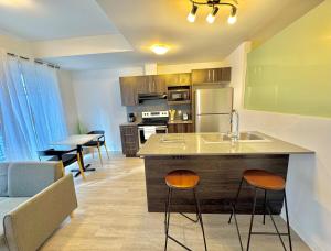 Køkken eller tekøkken på Buchanan 705 - Midtown Luxe Loft and gym + 8 billeder