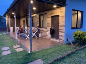 Bygningen som campingpladsen ligger i