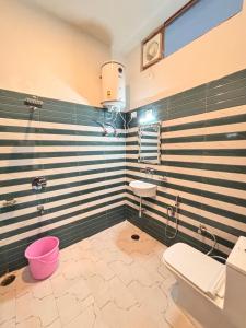 Galeriebild der Unterkunft Raj Hotel and Restaurant in Bhadarwāh