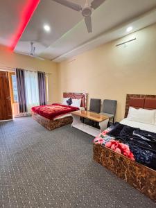 Galeriebild der Unterkunft Raj Hotel and Restaurant in Bhadarwāh + 36 Fotos