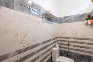 Et badeværelse på Rahat by The StayCationer + 40 billeder