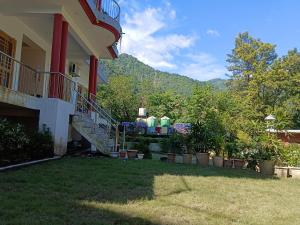 En generel udsigt til bjerge eller udsigt til bjerge taget fra lejligheden