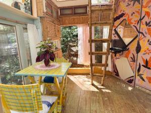 a tiny house with a table and a ladder at Cabana Floresta Amada in Ouro Preto +17 photos
