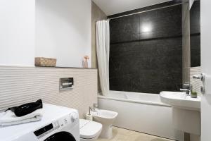 Et badeværelse på Sika Diplomat Apartment + 17 billeder