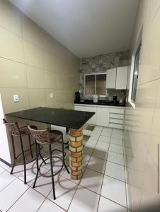 Køkken eller tekøkken på Apartamento Amarelinho - Canoa Quebrada