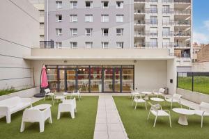 Το κτήριο όπου στεγάζεται  το ξενοδοχείο διαμερισμάτων