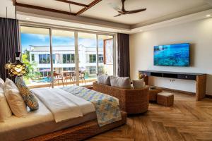 Телевизор и/или развлекательный центр в Blue Ocean Resort & Residences