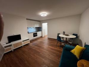 TV a/nebo společenská místnost v ubytování Rajput's Apartment