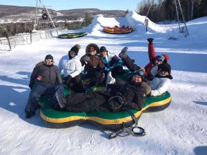 Επισκέπτες που μένουν στο Waterfront with Spa and Lake Access