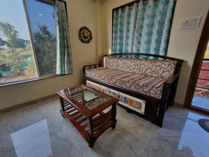 En eller flere senge i et værelse på Pawan villa cottage