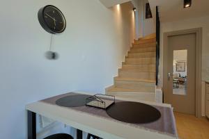 Billede fra billedgalleriet på HELIOS - Seaside Pool Villa & Private Parking i Olympiakí Aktí + 24 billeder