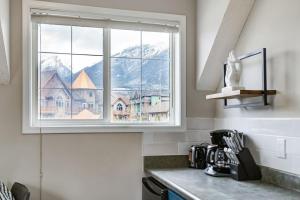 Køkken eller tekøkken på Cozy and Stylish Stay in Mountain View Condo + 26 billeder