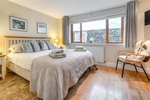 En eller flere senge i et værelse på 1 Bed in Fowey oc-p33360 + 36 billeder