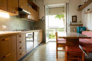 Kuchyň nebo kuchyňský kout v ubytování Quiet apartment near Como Lake - Casa Plinio