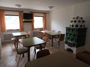 TV a/nebo společenská místnost v ubytování Pension Waldfrieden