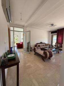 Postel nebo postele na pokoji v ubytování Private Suite and Rooftop - Charming Villa in Tangier + 12 fotografií