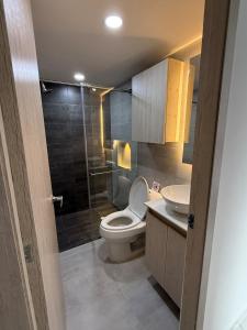 Et badeværelse på Luxury apartment, new and modern + 22 billeder